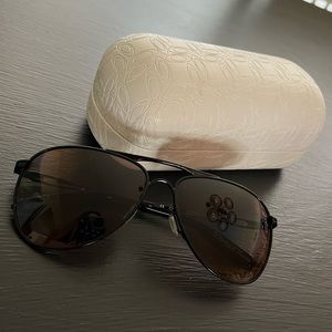 Oakley aviator sunglasses! Excellent condition!